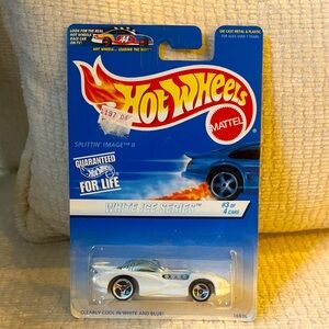 Hot Wheels White Ice Series - Splittin’ Image #3of 4